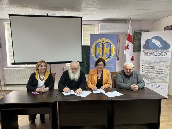 ა(ა)იპ „ბავშვი, ოჯახი, საზოგადოების“ დამფუძნებელმა მაია ბიბილეიშვილმა და საქართველოს საპატრიარქოს წმ. თამარ მეფის სახელობის უნივერსიტეტის რექტორმა, არქიმანდრიტმა ადამმა (ვახტანგ ახალაძე) თანამშრომლობის შესახებ მემორანდუმი გააფორმეს